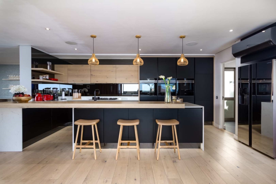 5 Bedroom Property for Sale in Fresnaye Western Cape